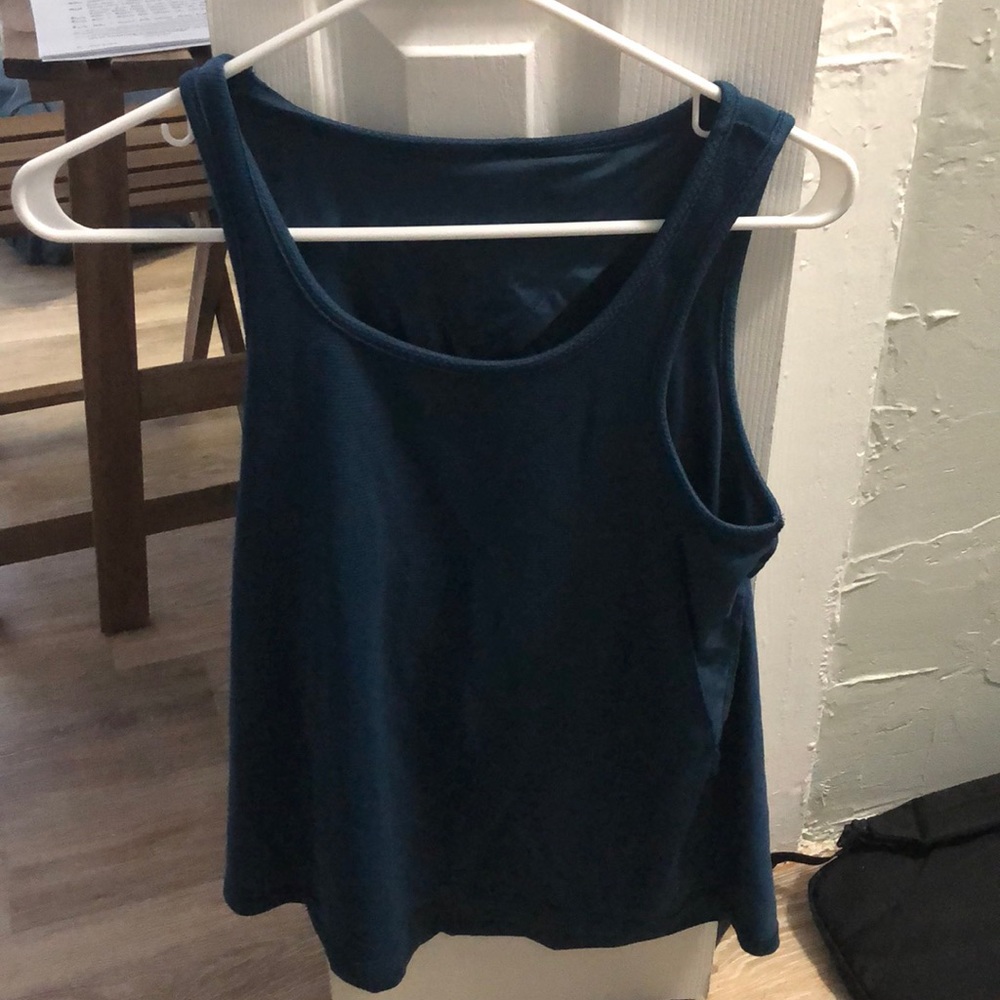 backless tank top